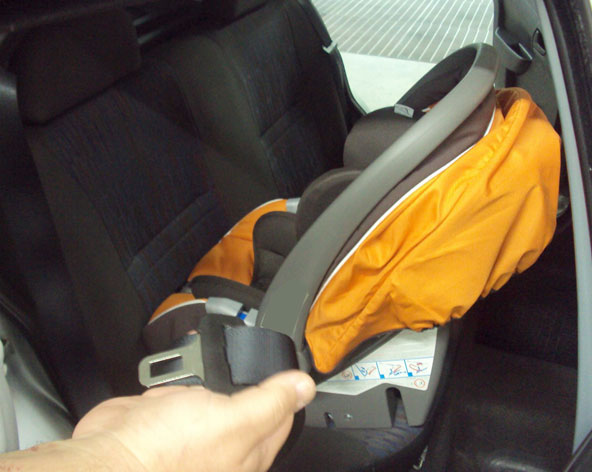 como colocar bebe conforto voyage no carro